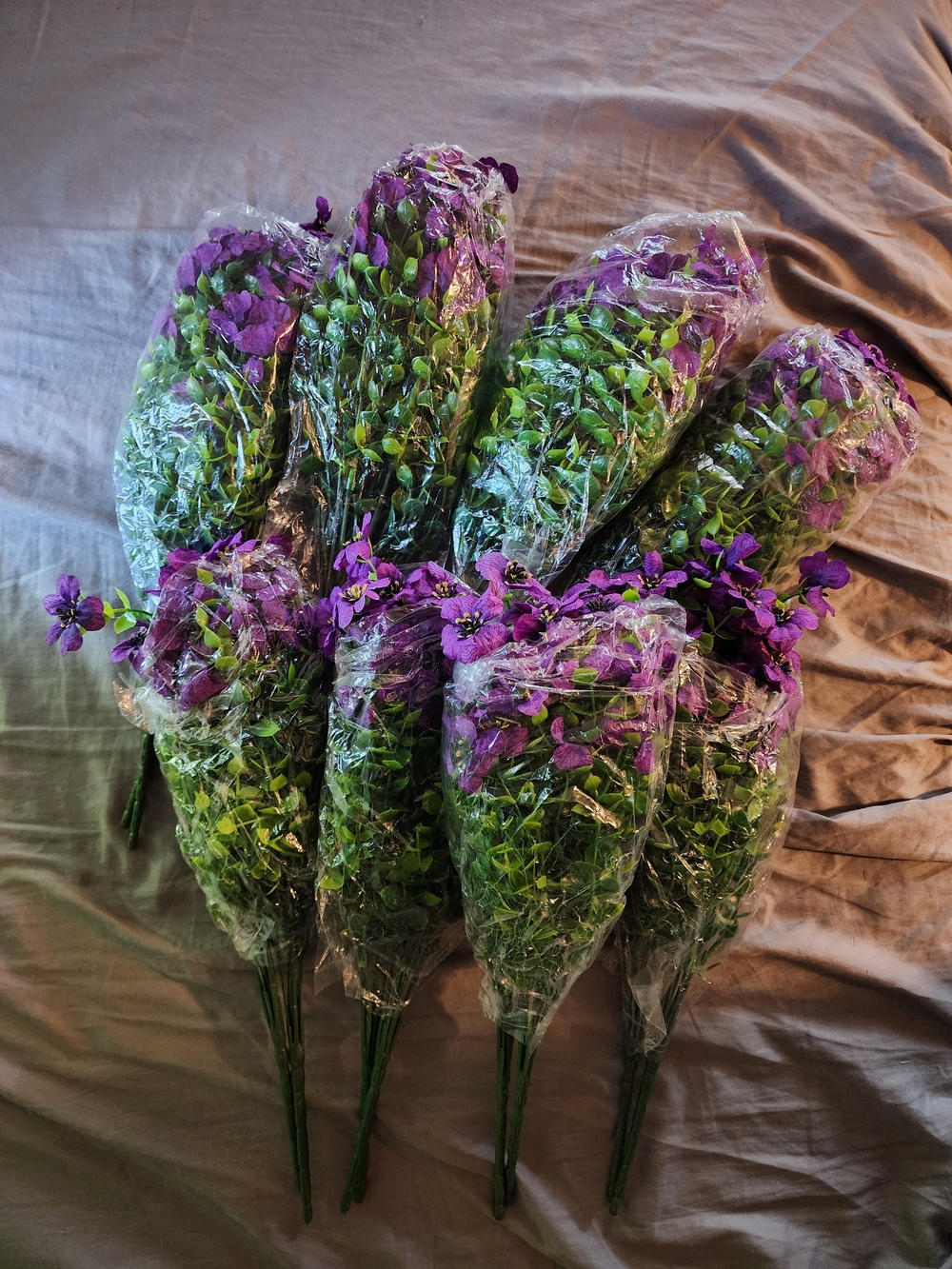 16 Bunches Of Artificial Flowers
